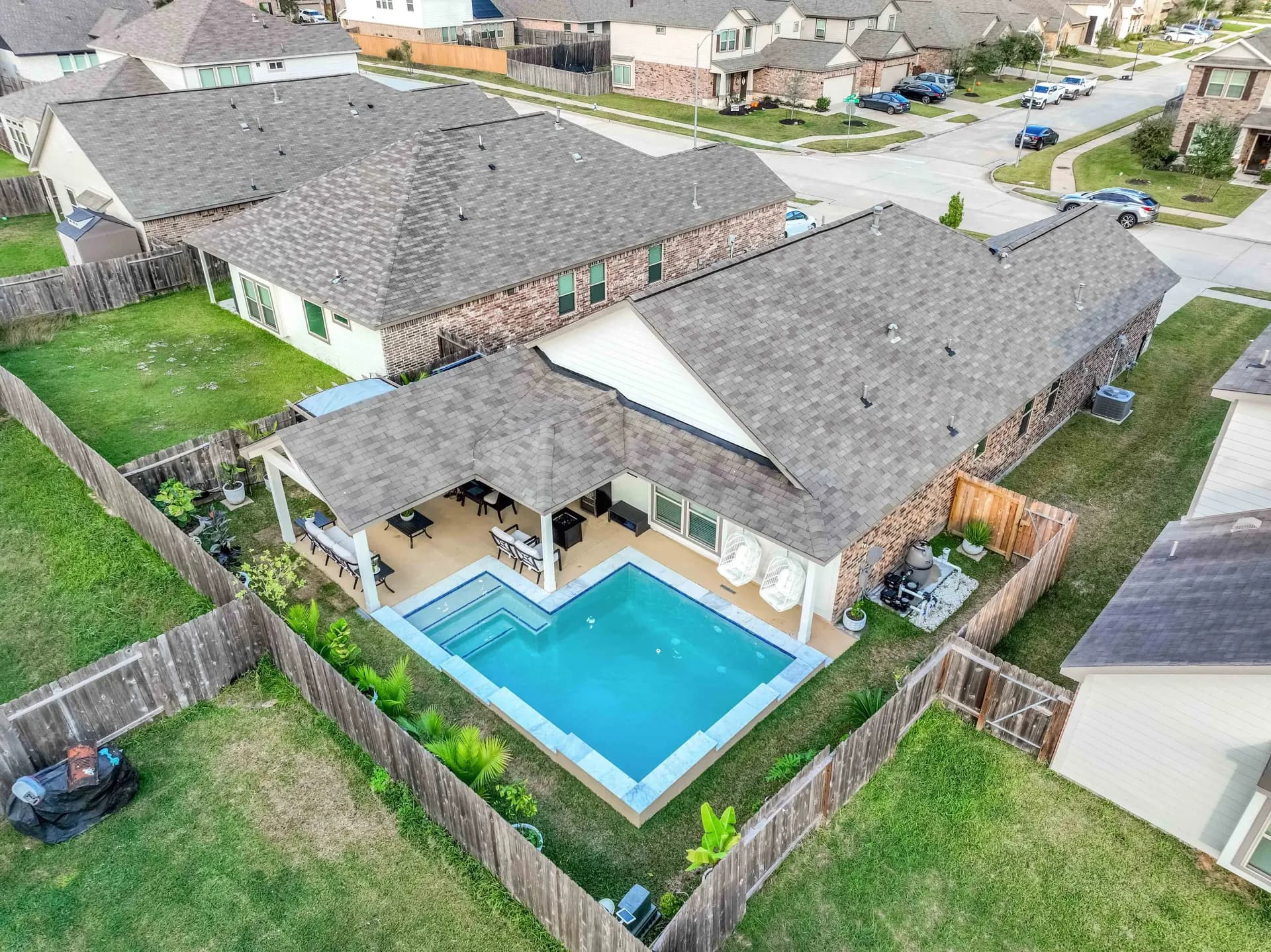 4 Common Signs Your Pool Needs Resurfacing