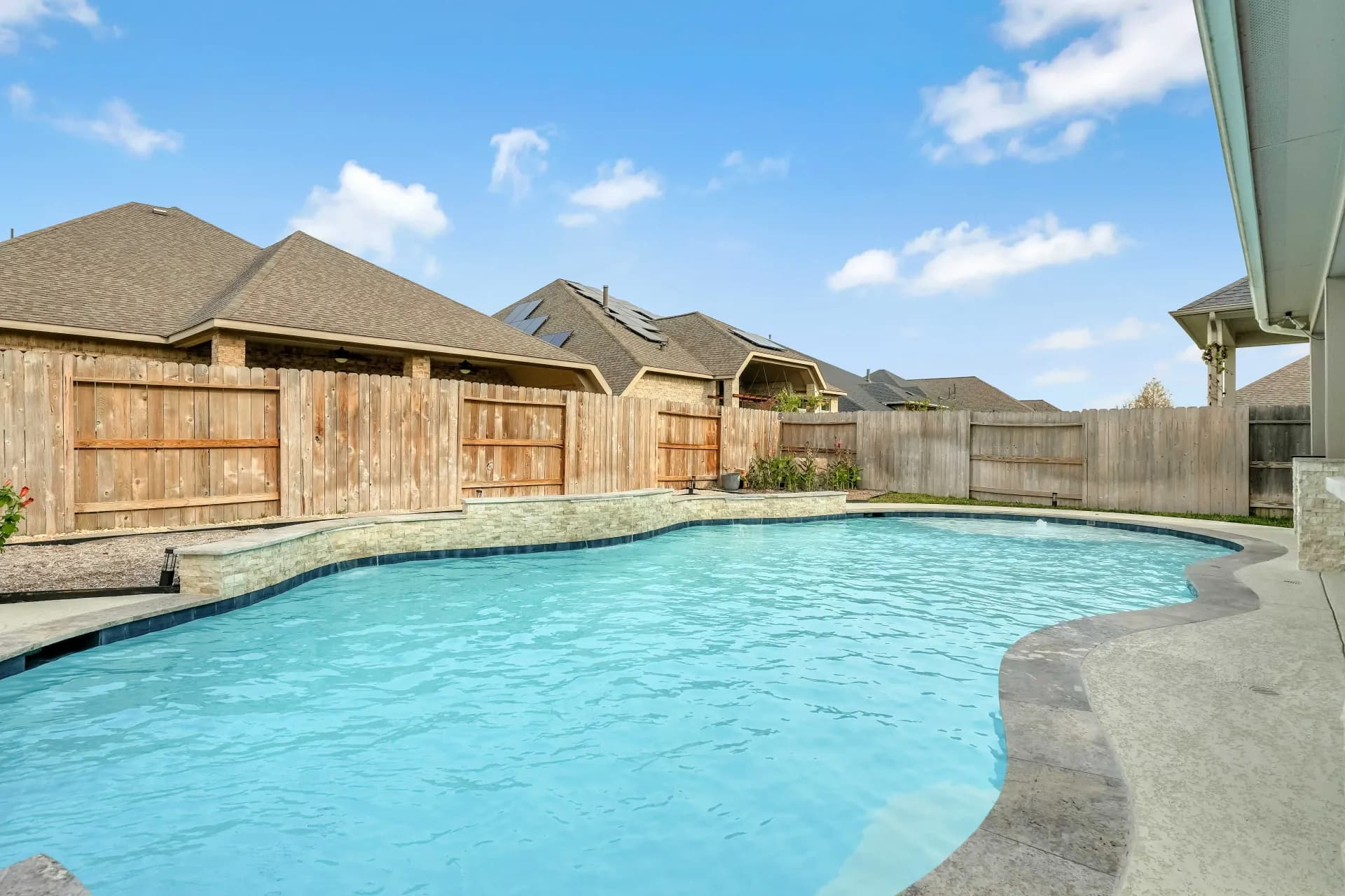 What To Consider When Choosing Pool Lighting Features