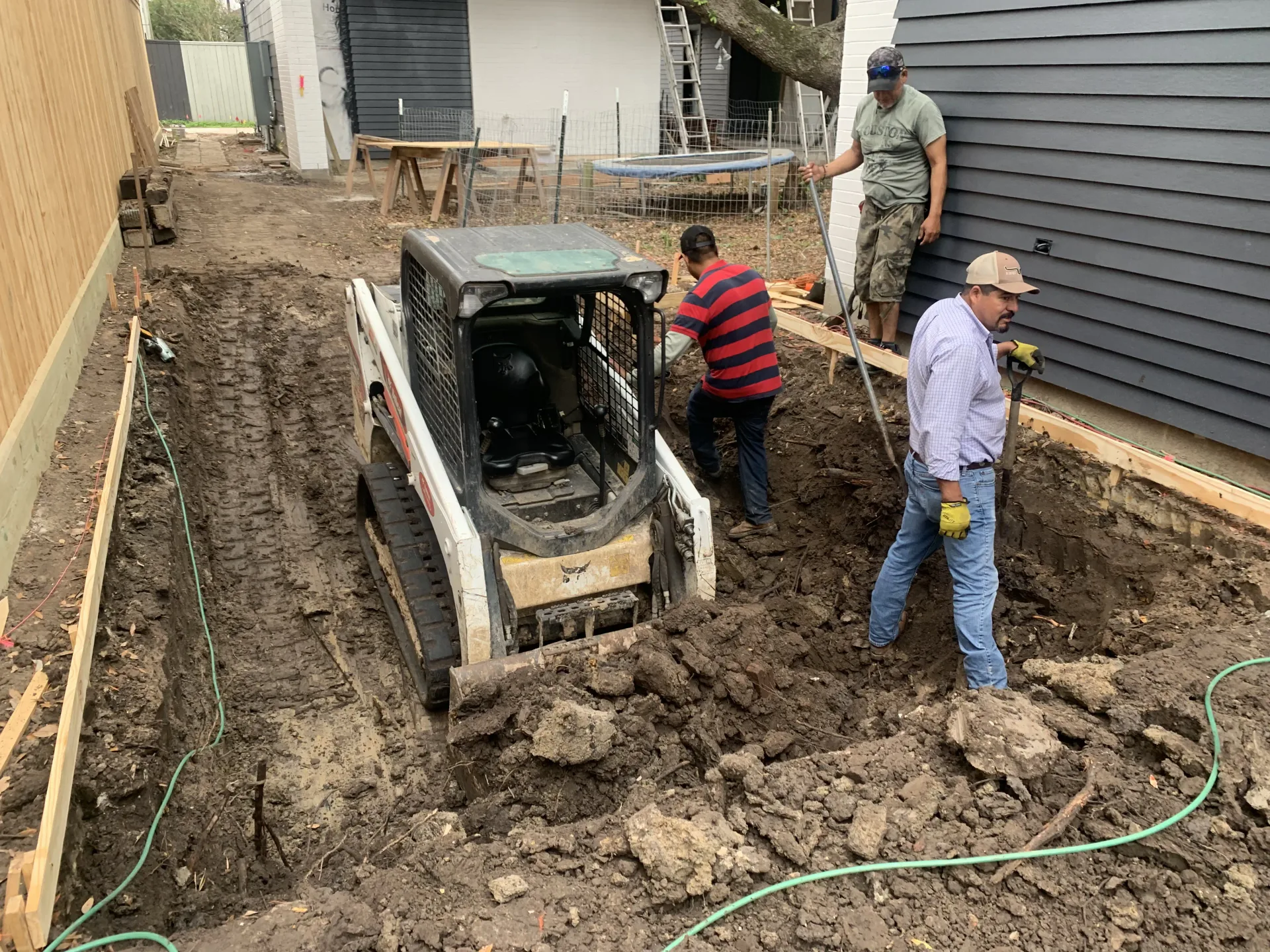 What To Look For When Choosing a Swimming Pool Contractor | Limitless Blog